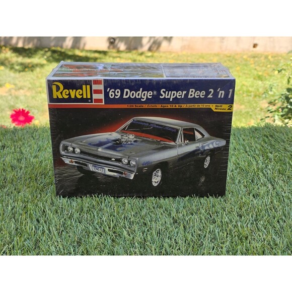 Revell 1969 DODGE CORONET SUPER BEE 440 V8 2 ‘n 1 Plastic Model Kit New - SEALED - Picture 1 of 6